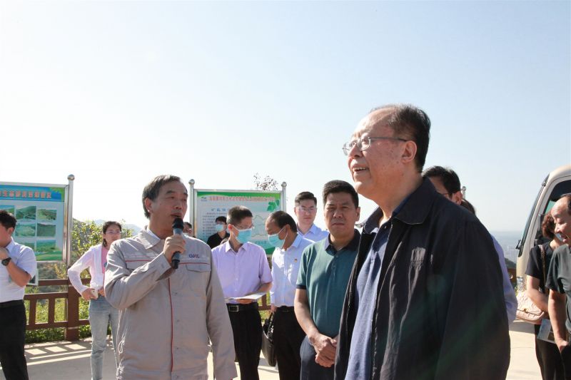 
				   
					河南省人大常委會(huì )黨組副書(shū)記、副主任馬懿一行到洛陽(yáng)黃河同力調研
				 